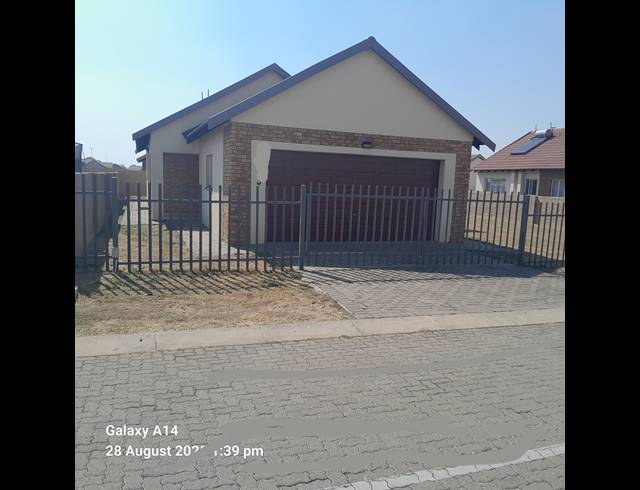 3 BEDROOM HOUSE FOR SALE IN WATERKLOOF AH